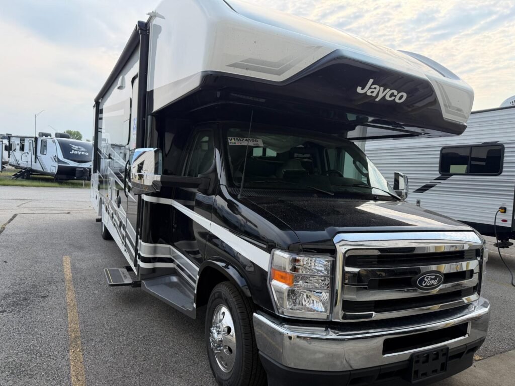 2021 Coachmen Leprechaun 319MB — view 2