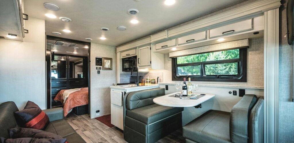 2020 Newmar Bay Star Sport 3601 — view 2