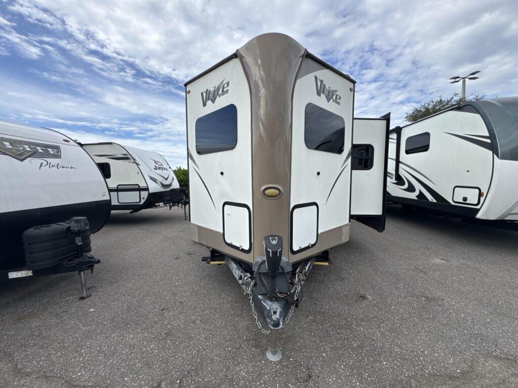 2022 Airstream Flying Cloud 23CB — view 3