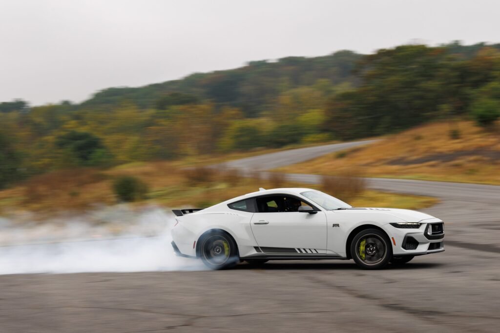 2017 Ford Mustang EcoBoost — view 1